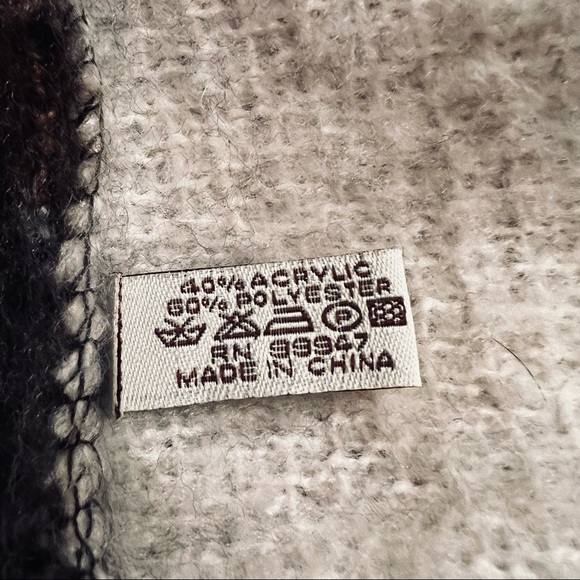 Women’s Buffalo Check Tassel Poncho - Picture 3 of 4